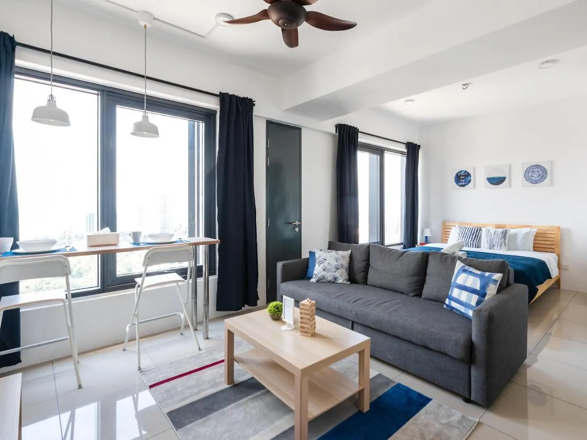 Muji B&W Studio - Seaview At 218 Tropicana Near Komtar Food Heaven With Netflix & Tv Box George Town Ma­lay­sia
